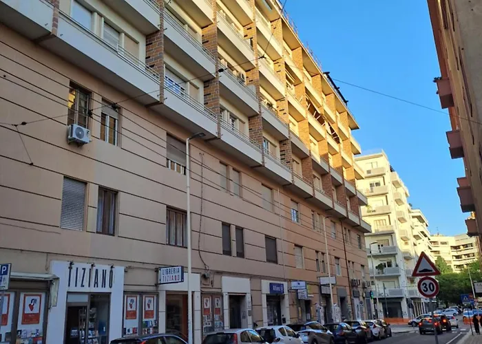 L'artista Vendégház Cagliari